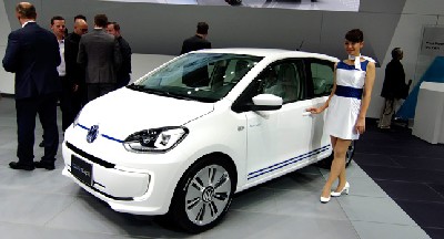 Volkswagen twin-up! plug-in hybrid concept debuts in Tokyo